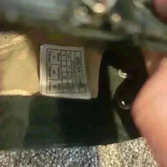 Ugg high top sneakers Size 8 Black and White - Picture 7 of 8